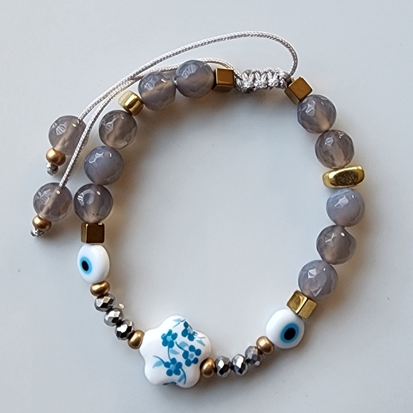 Elegant Beaded Bracelet with Floral Charm - Picture 3 of 5